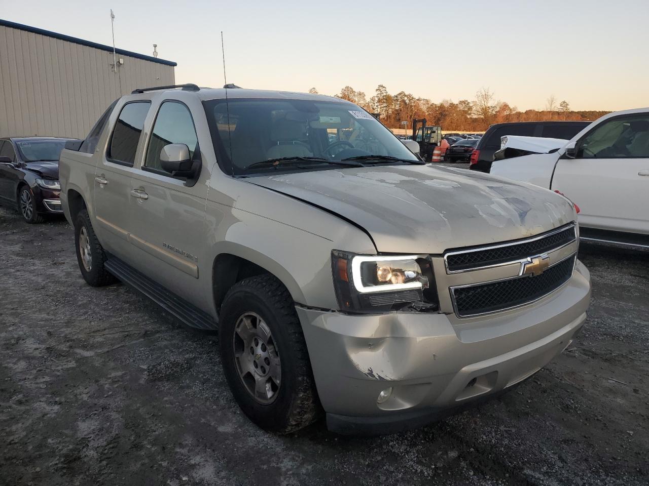 2008 Chevrolet Avalanche - Image 4