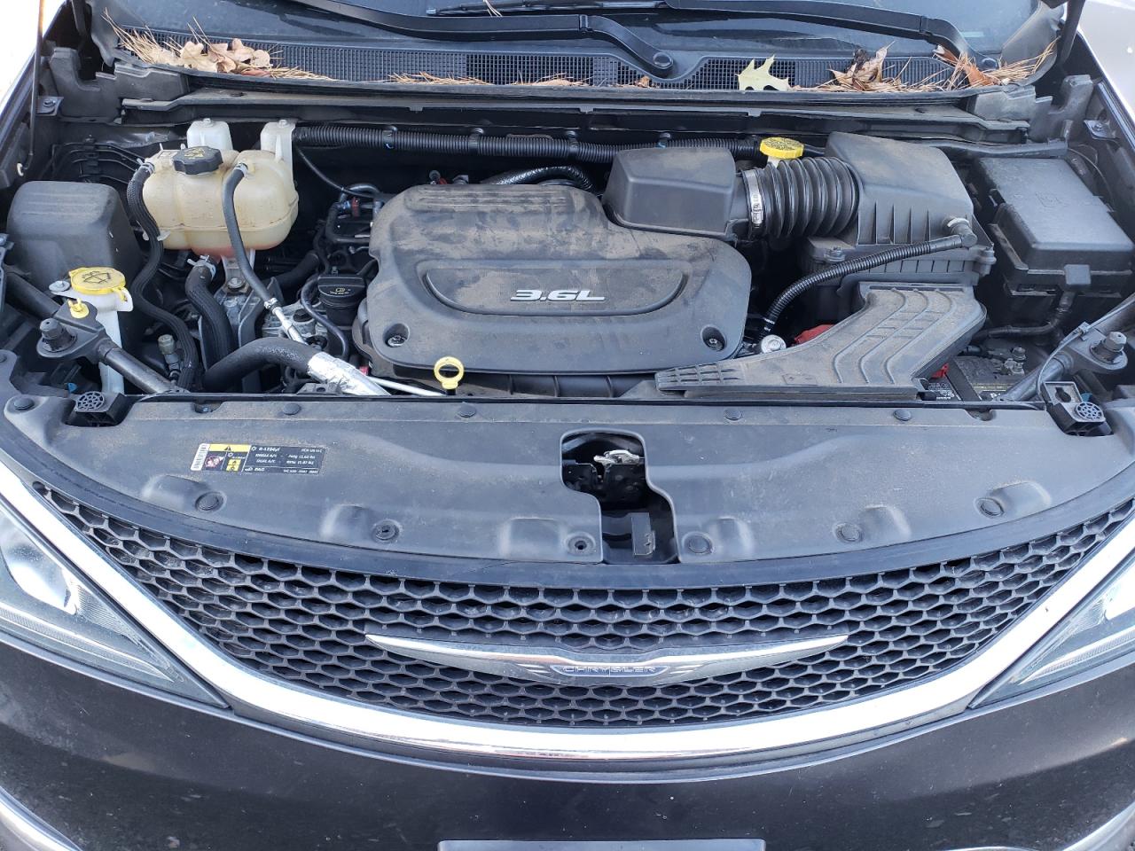 2017 Chrysler Pacifica - Image 12