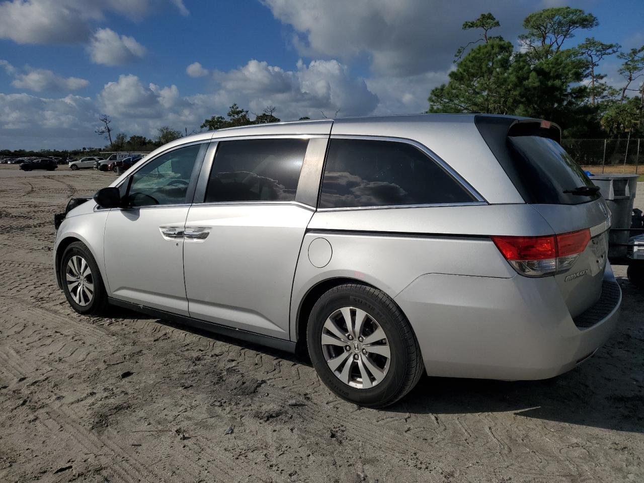 2014 Honda Odyssey - Image 2