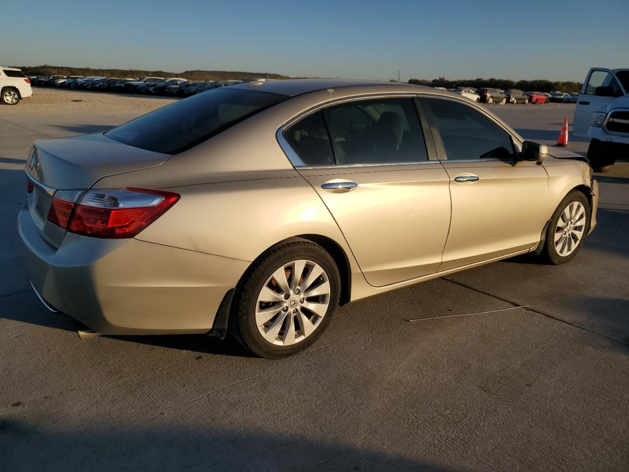 VIN 1HGCR2F86EA143906 2014 HONDA ACCORD no.3