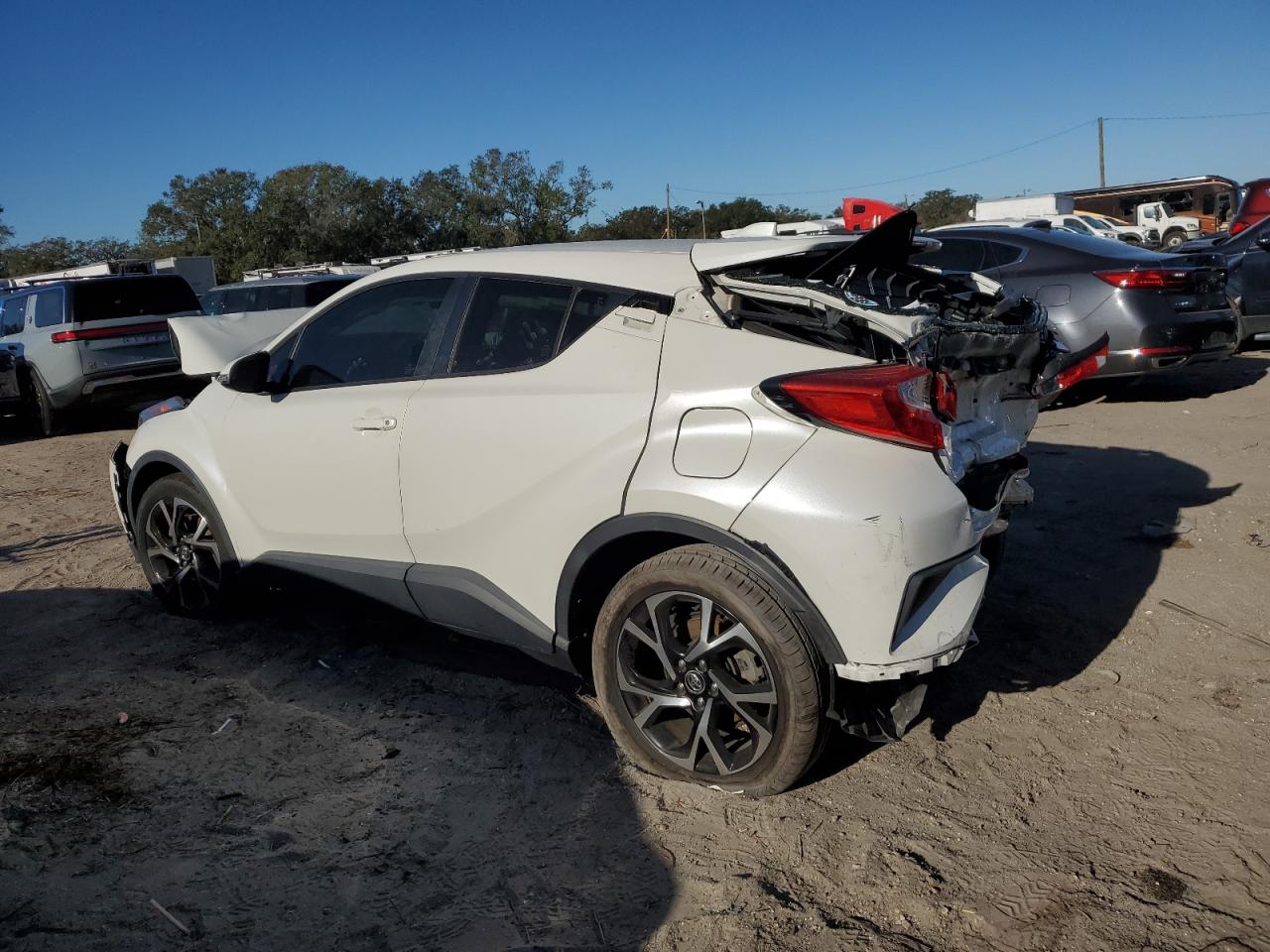 VIN JTNKHMBXXK1056524 2019 TOYOTA C-HR no.2