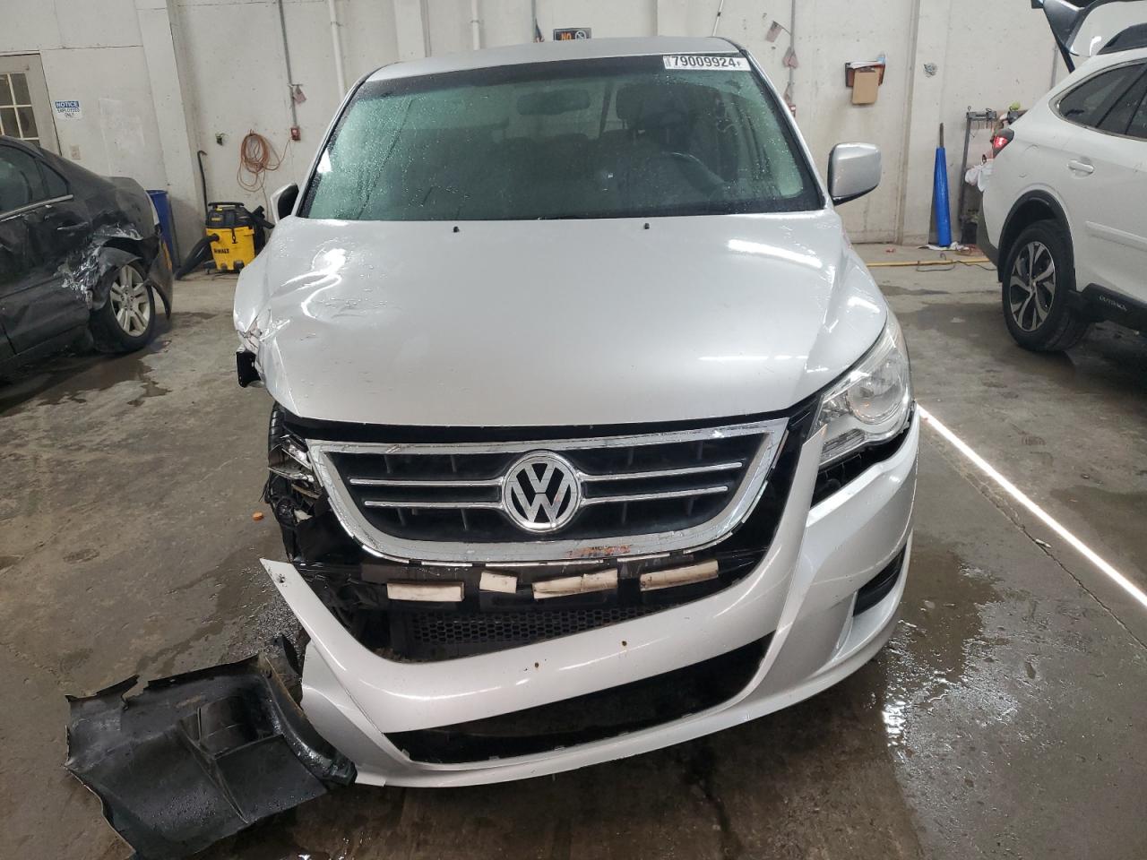 2009 Volkswagen Routan - Image 5
