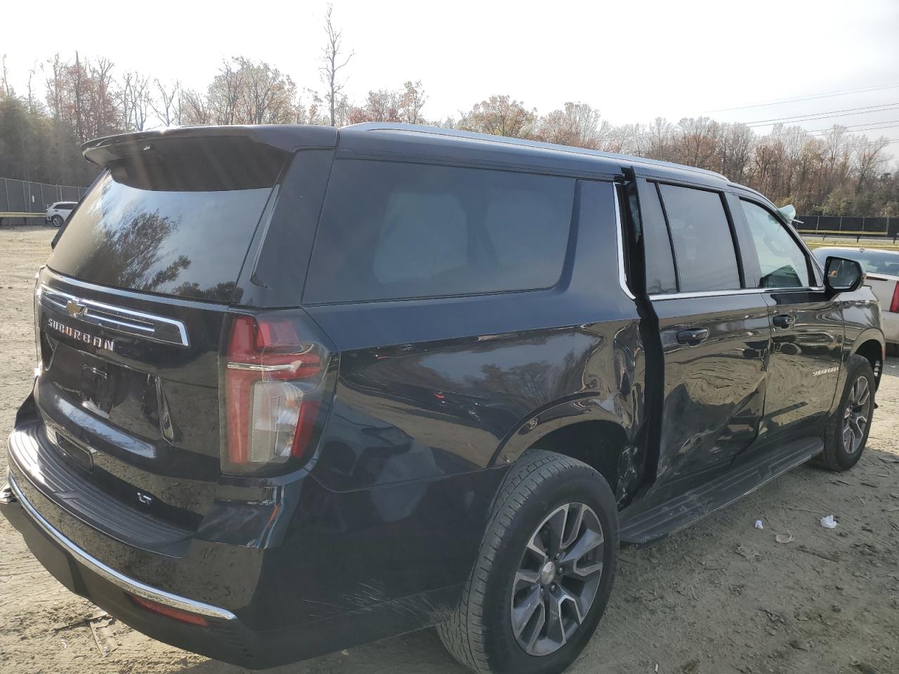 2023 Chevrolet Suburban - Image 3