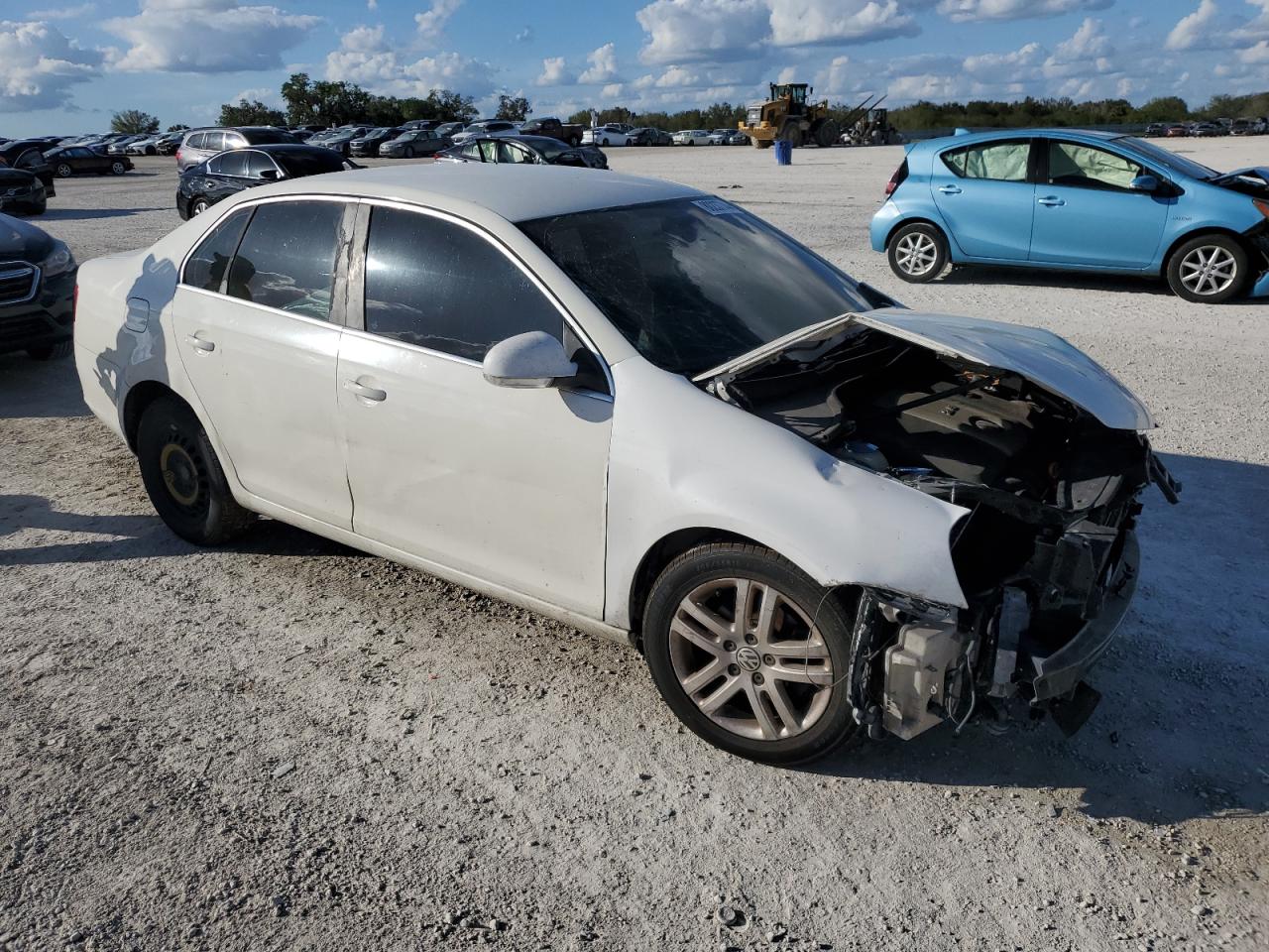 2007 Volkswagen Jetta - Image 4