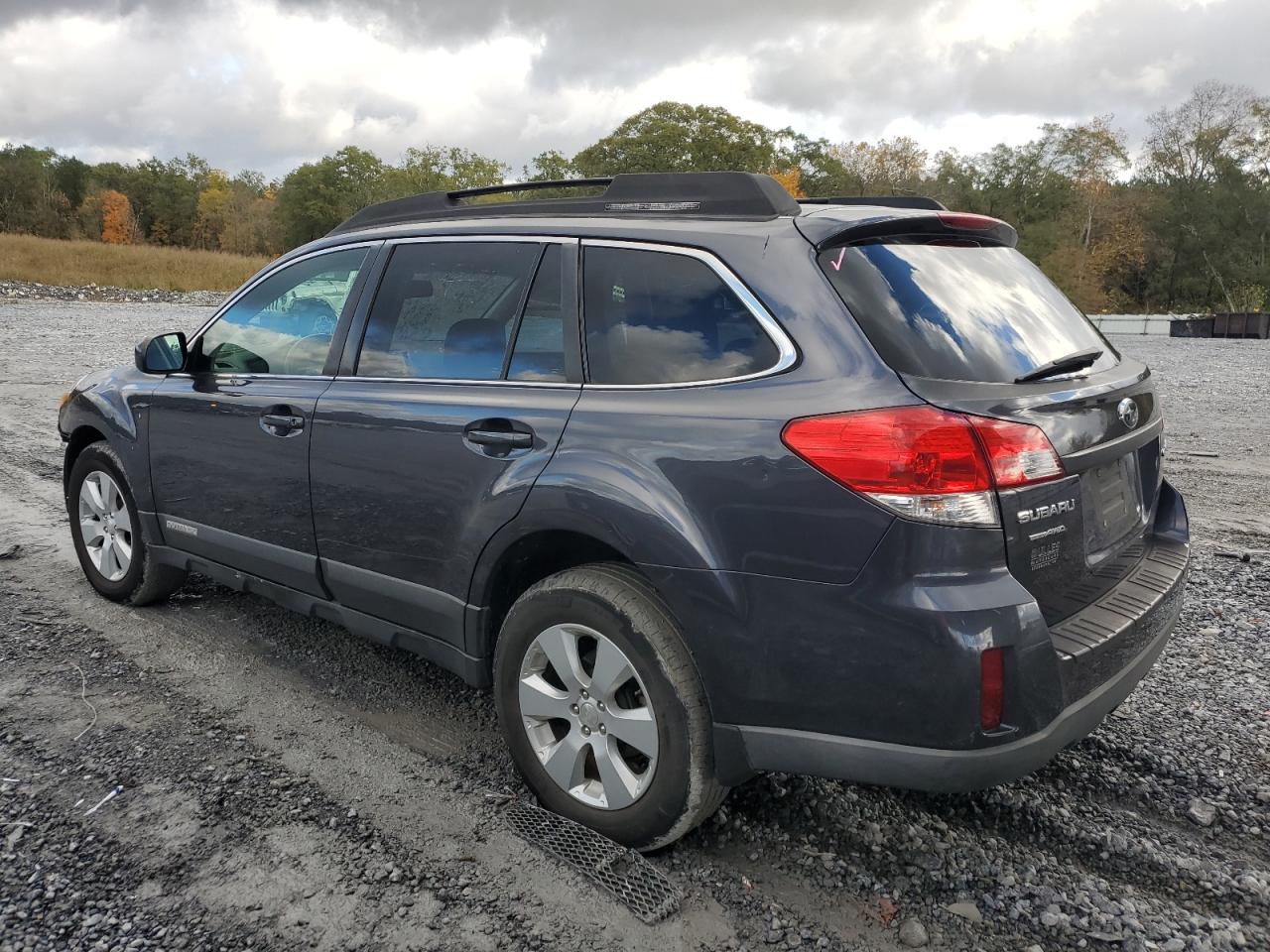 2010 Subaru Outback - Image 2