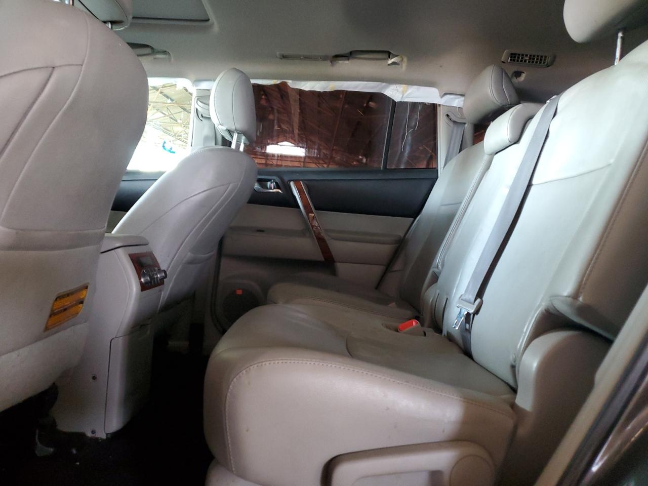 2012 Toyota Highlander - Image 11