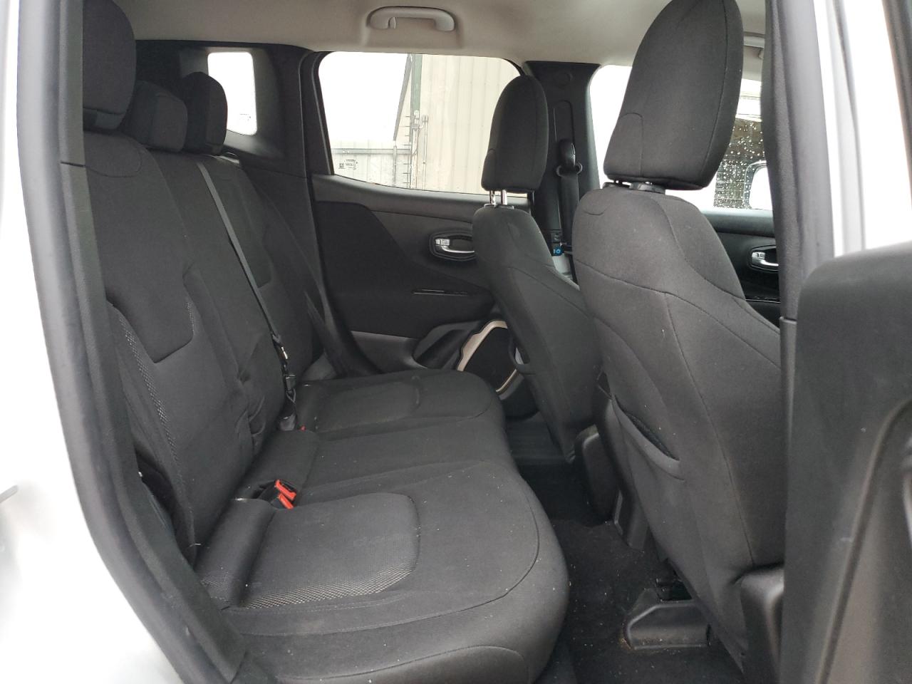 2017 Jeep Renegade - Image 12