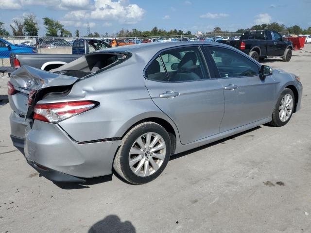  TOYOTA CAMRY 2018 Srebrny