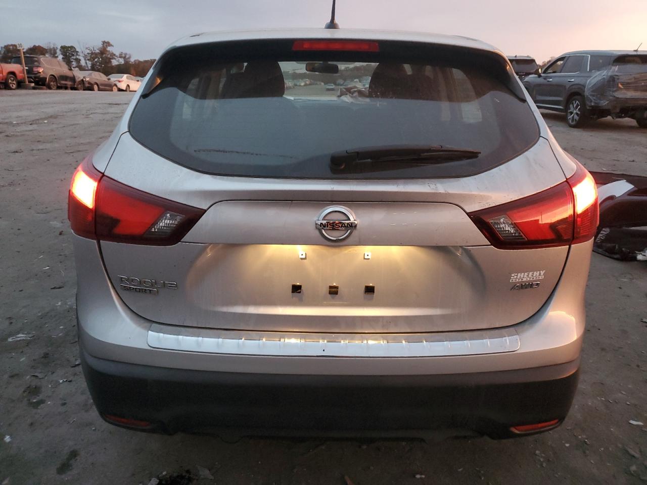 2018 Nissan Rogue - Image 6