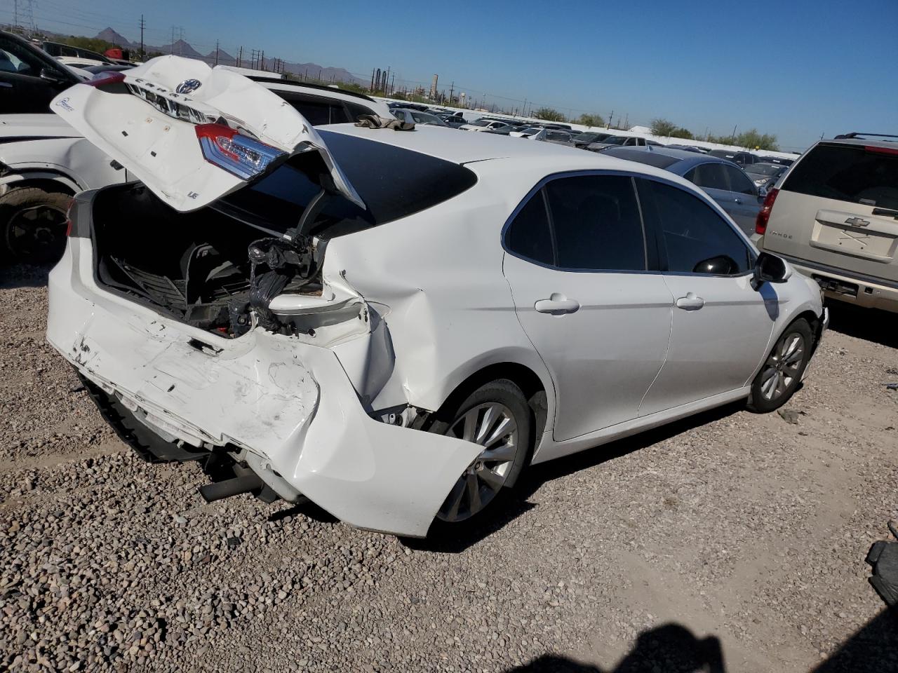 VIN JTNB11HK6J3022758 2018 TOYOTA CAMRY no.3