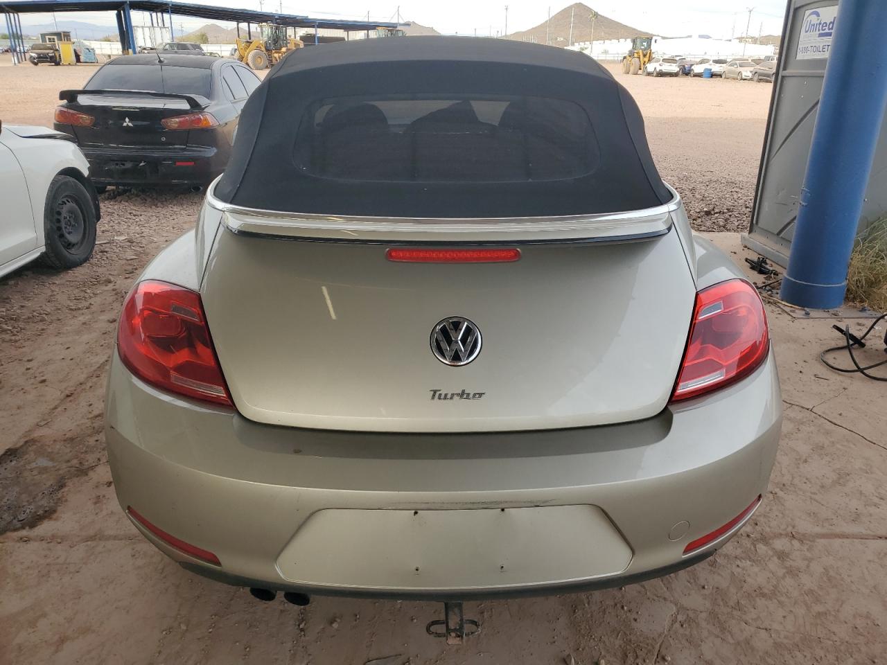 VIN 3VW507AT0GM808134 2016 VOLKSWAGEN BEETLE no.6