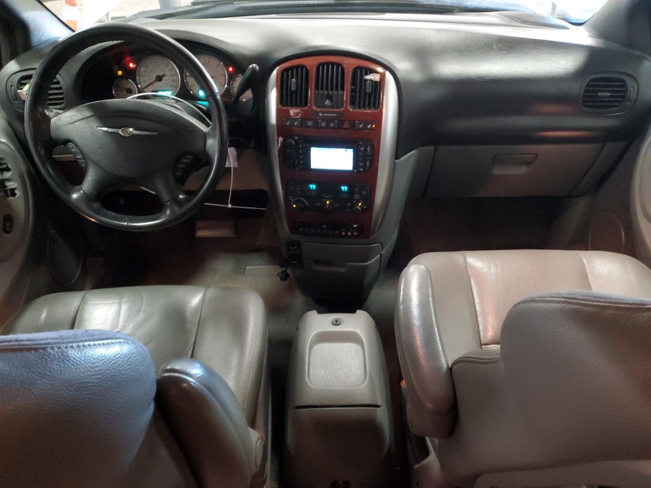 2005 Chrysler Town & Country - Image 8
