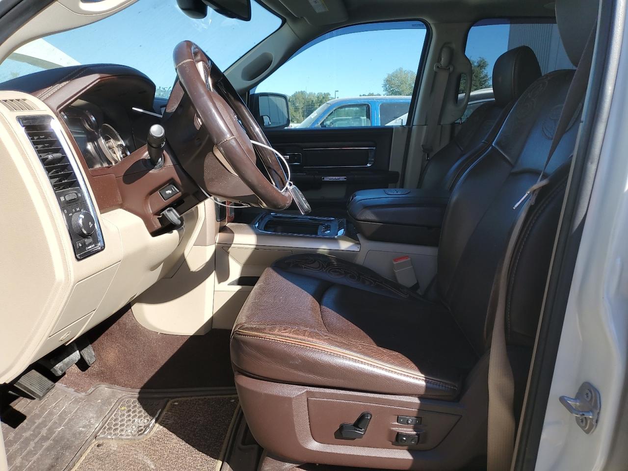 2016 RAM 1500 - Image 7