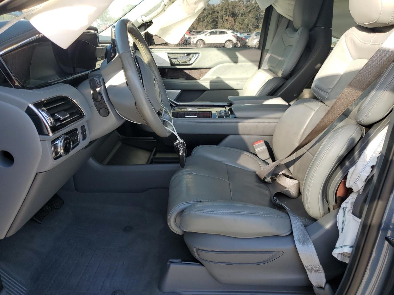 2020 Lincoln Navigator - Image 7