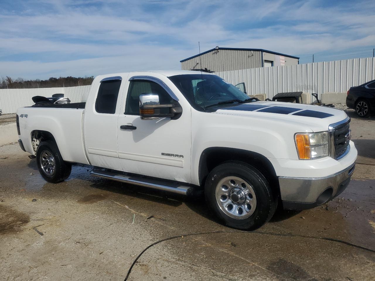 2011 GMC Sierra - Image 4