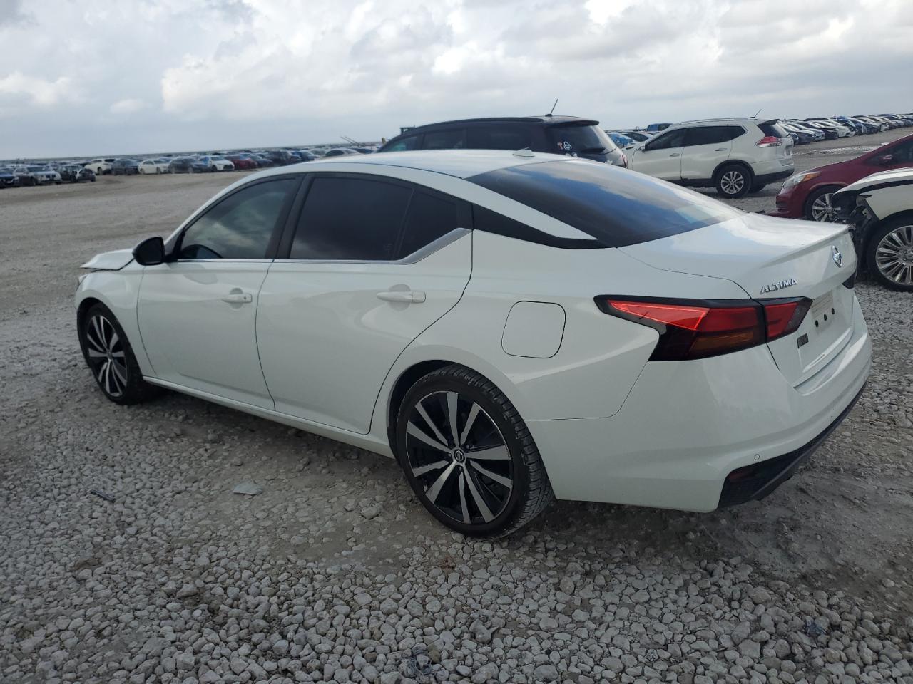 2020 Nissan Altima - Image 2