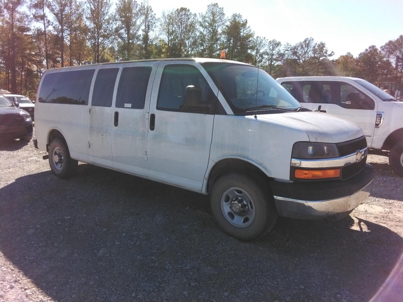 2015 Chevrolet Express - Image 4