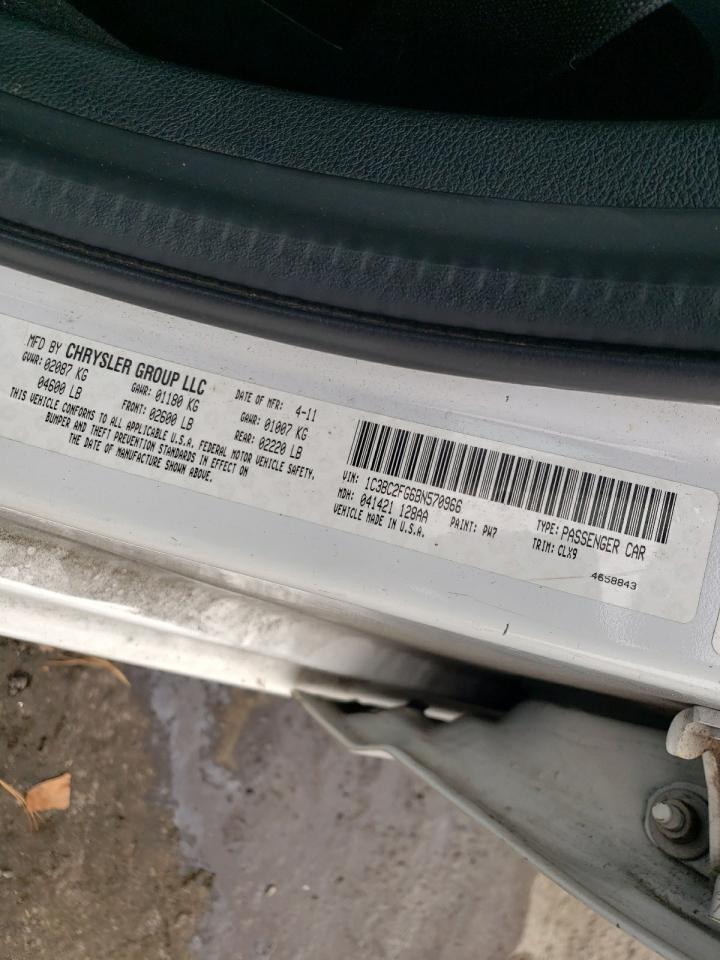 2011 Chrysler 200 - Image 13