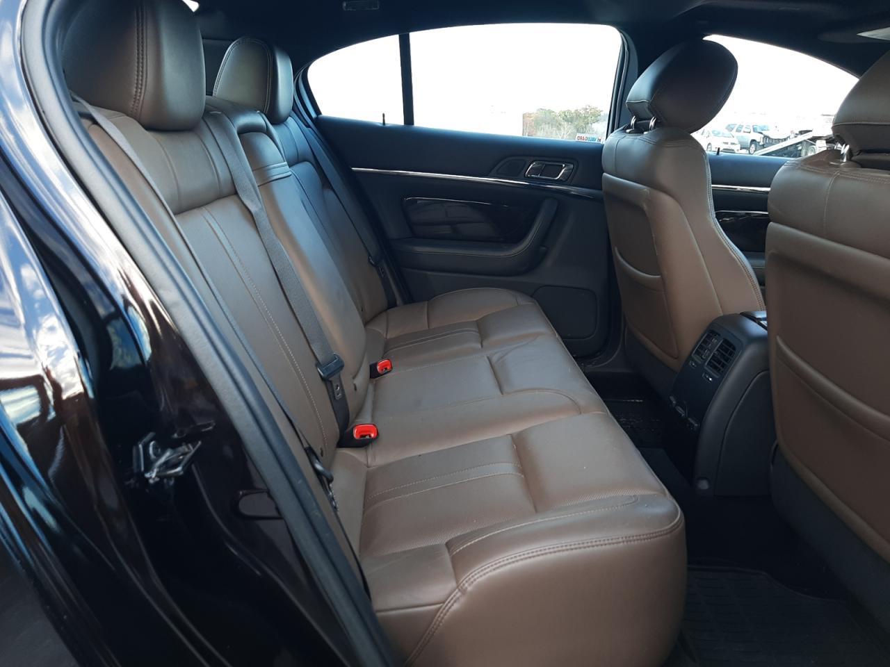 2013 Lincoln MKS - Image 10