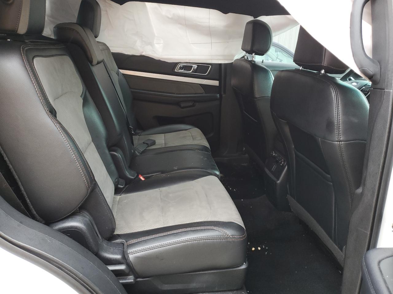 2017 Ford Explorer - Image 12