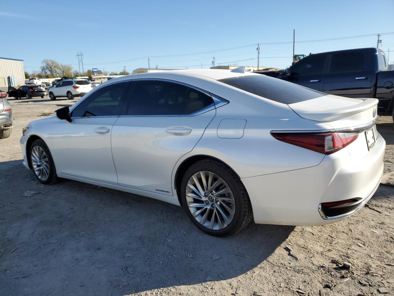 2021 Lexus ES - Image 2