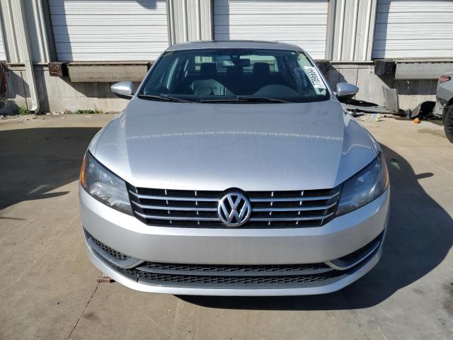  VOLKSWAGEN PASSAT 2012 Srebrny
