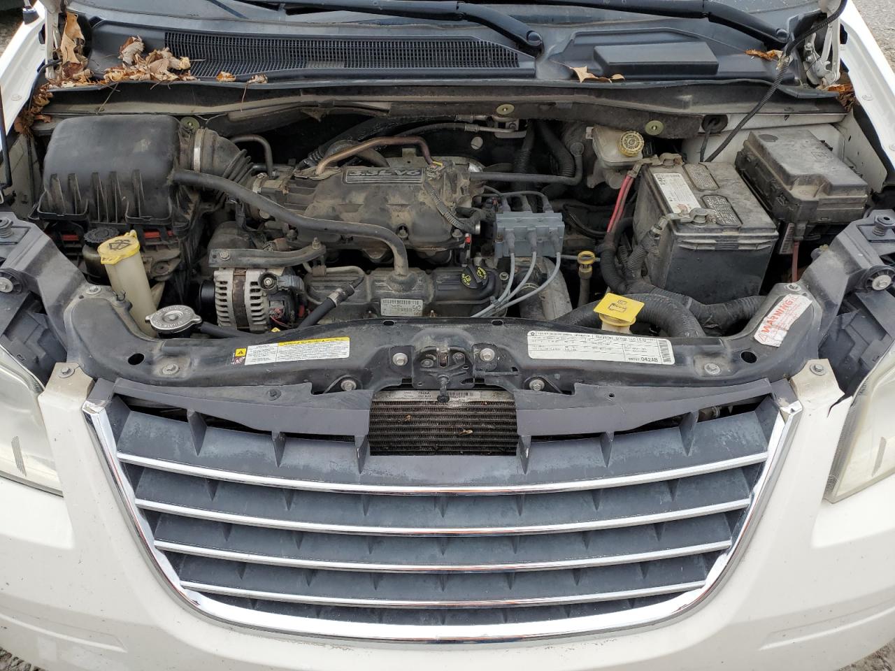 2010 Chrysler Town & Country - Image 12