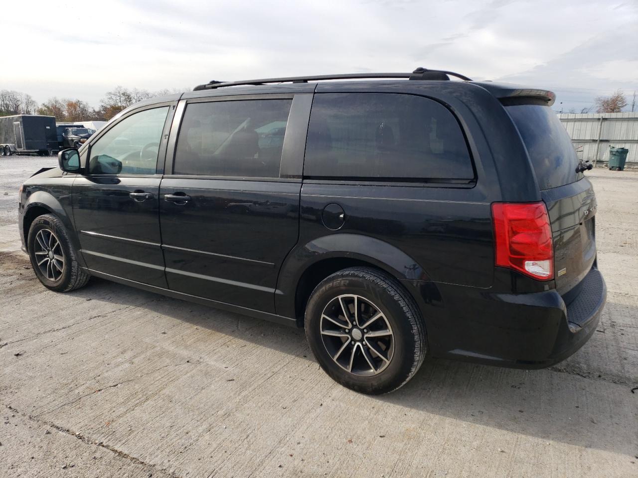 2015 Dodge Caravan - Image 2
