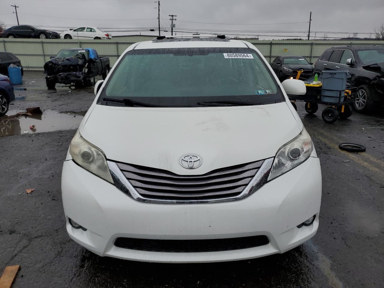 2015 Toyota Sienna - Image 5