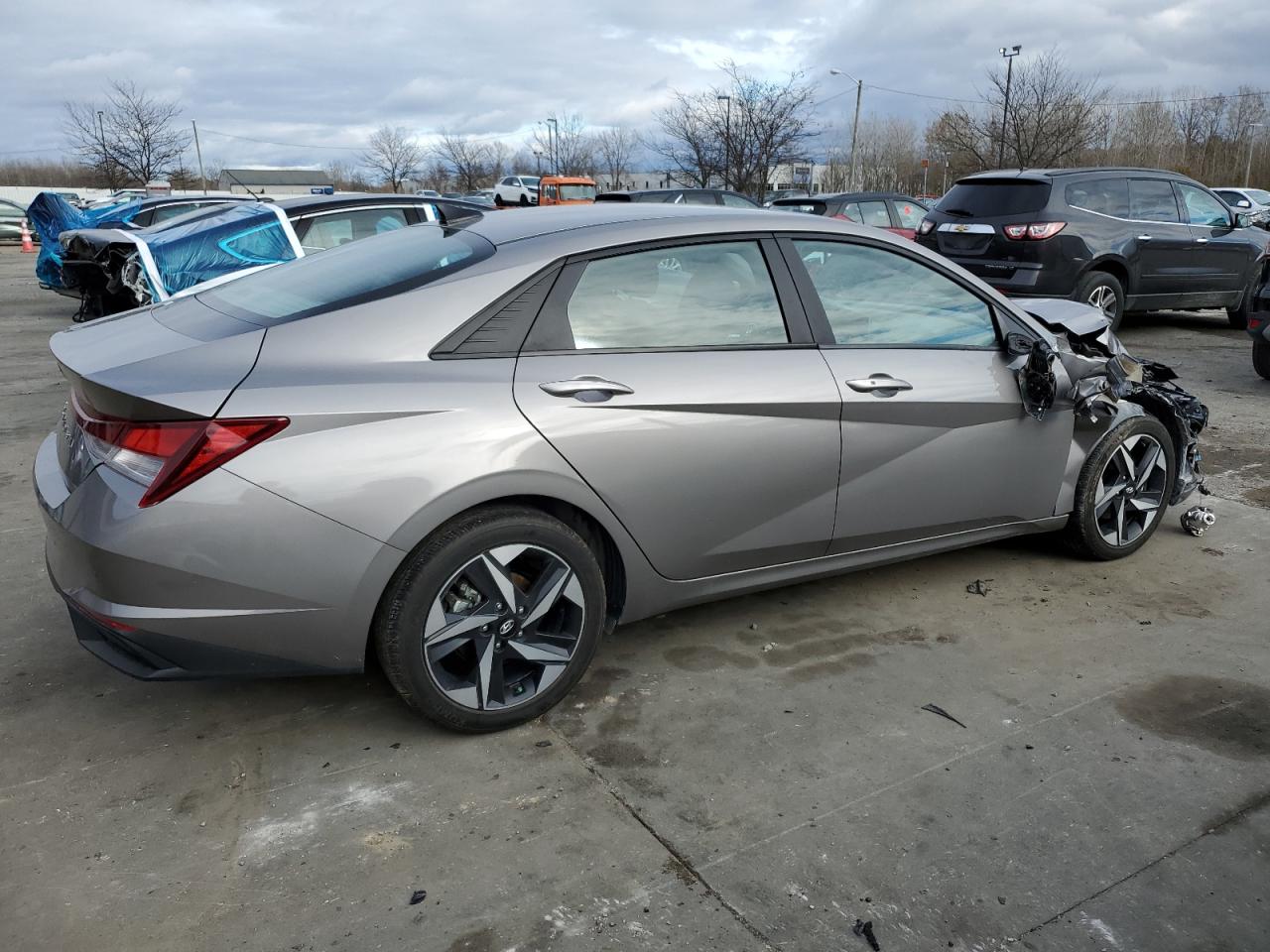 2023 Hyundai Elantra - Image 3