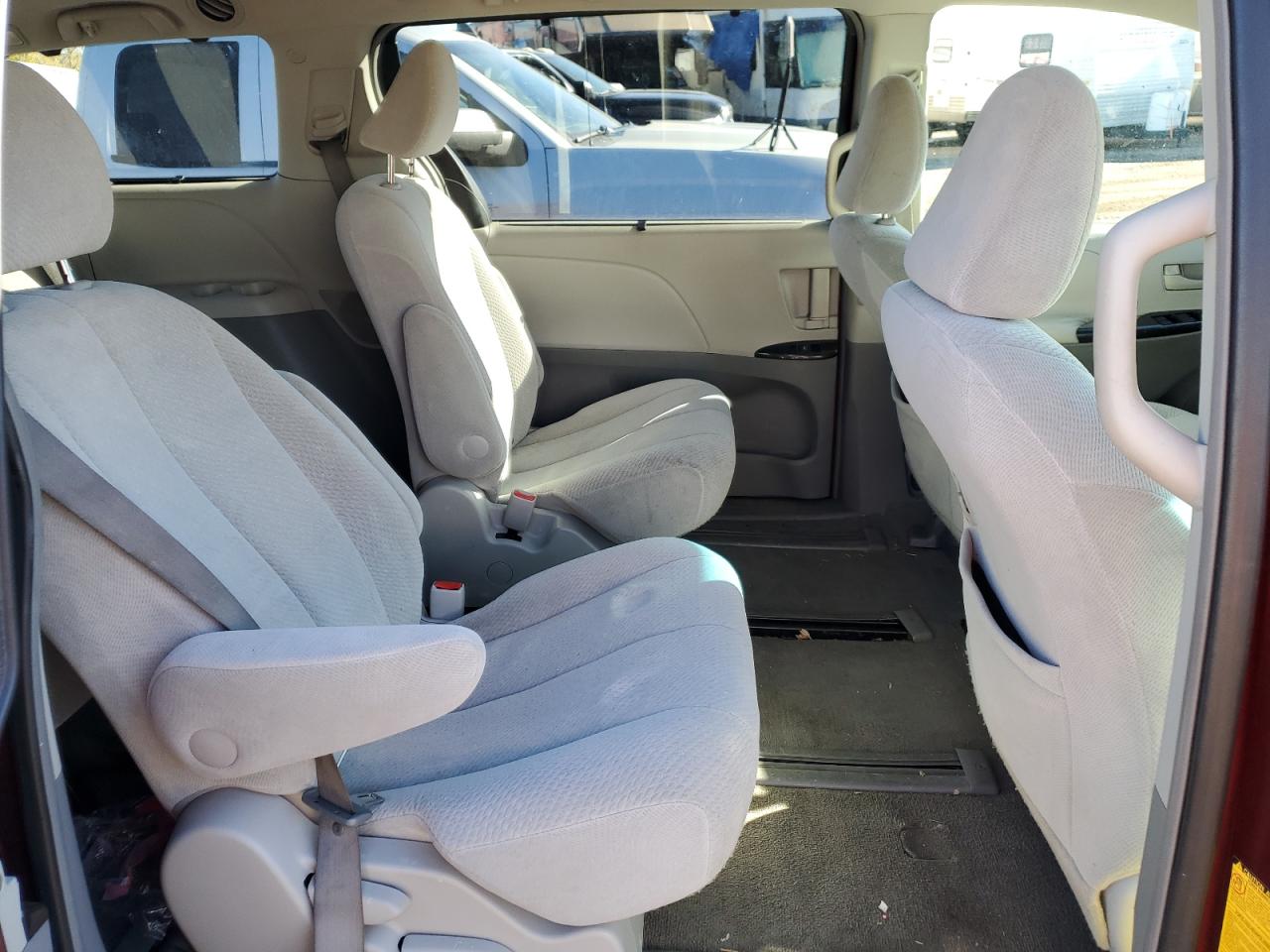 2011 Toyota Sienna - Image 11