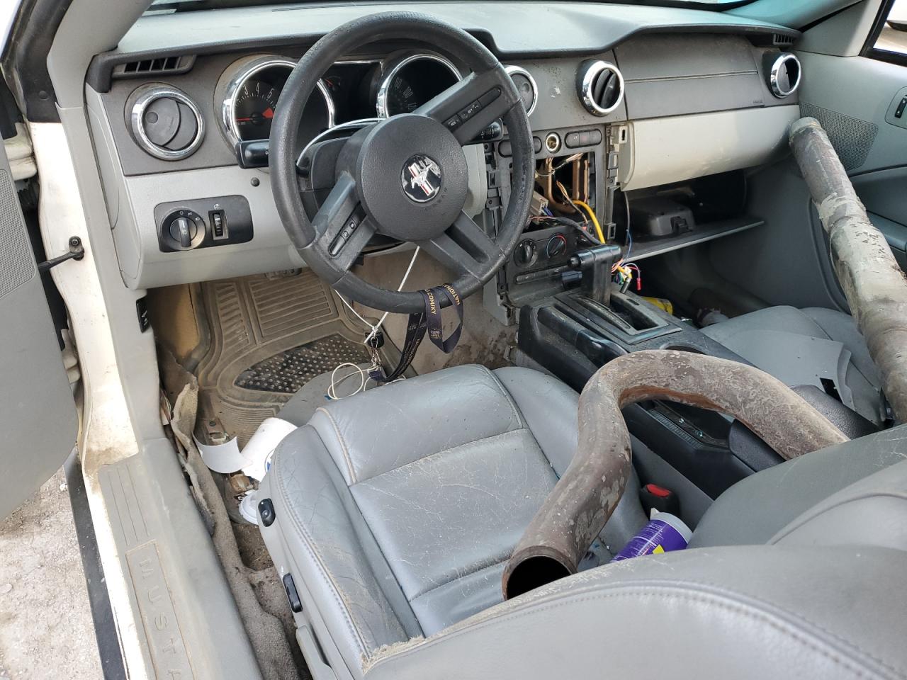 2007 Ford Mustang - Image 8
