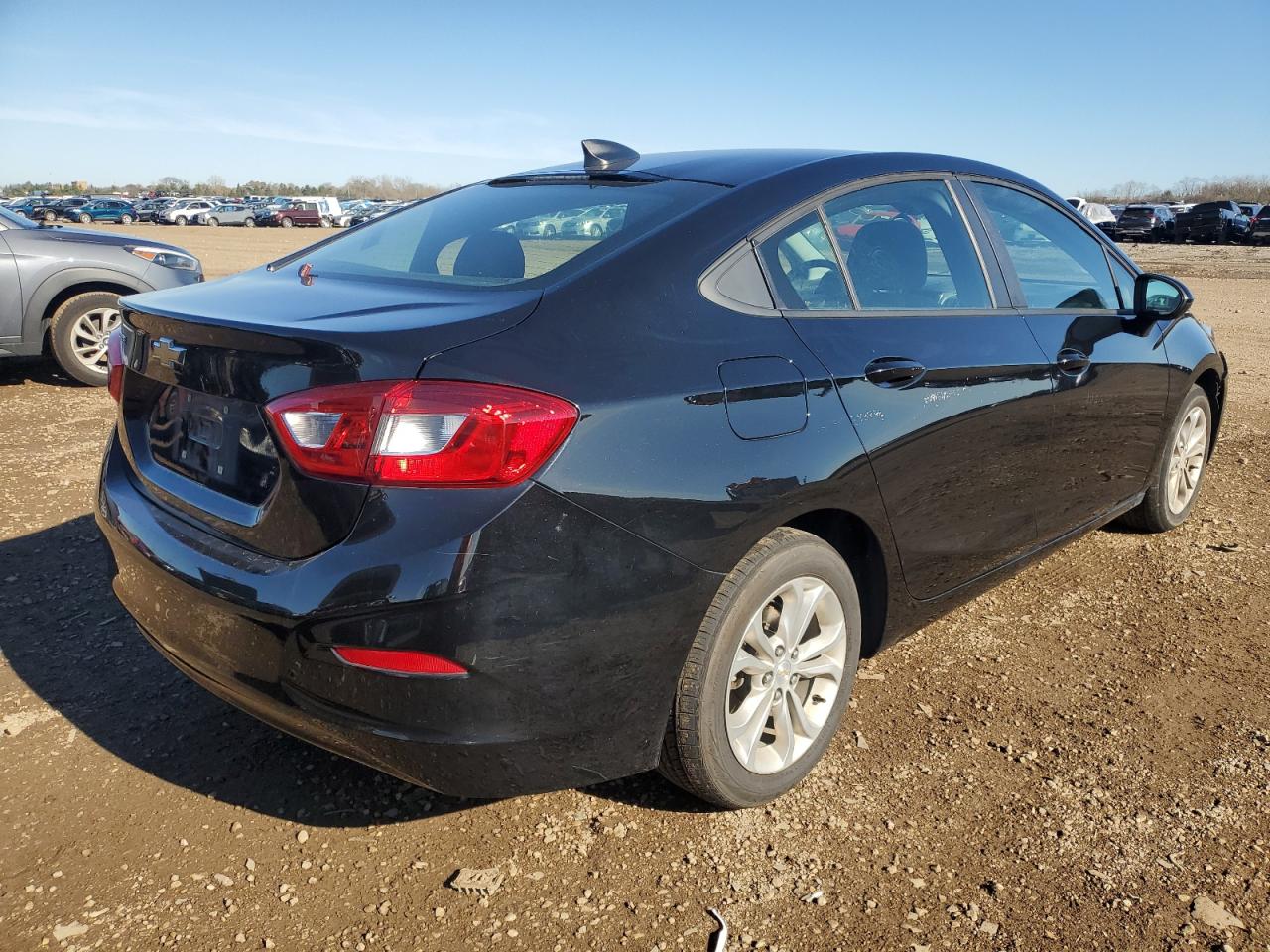 2019 Chevrolet Cruze - Image 3