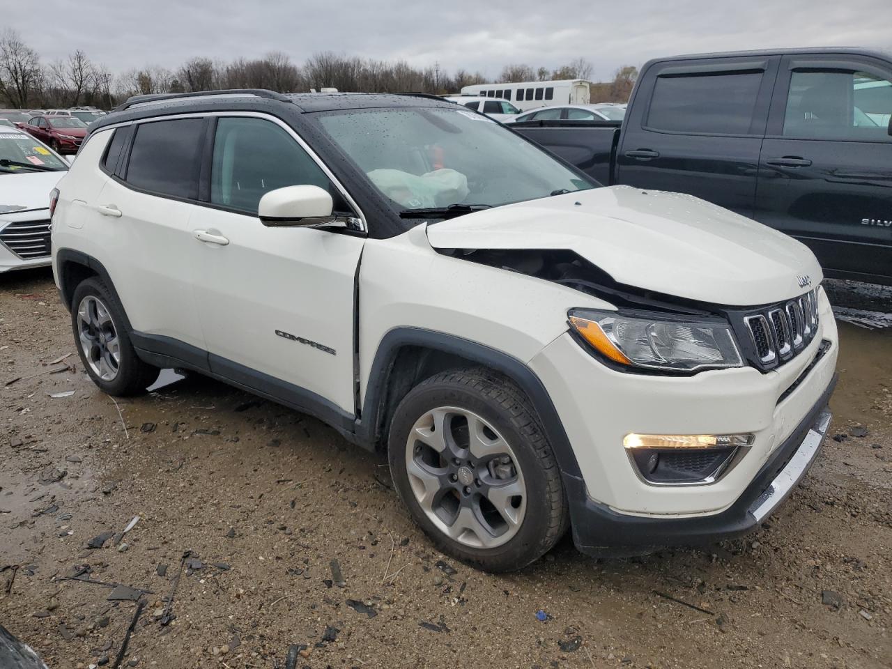 VIN 3C4NJDCB7JT264022 2018 JEEP COMPASS no.4