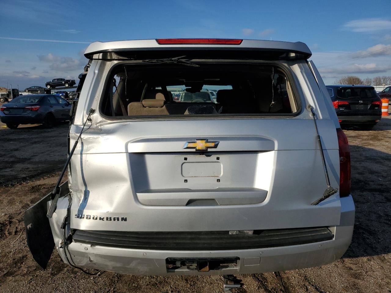 2019 Chevrolet Suburban - Image 6