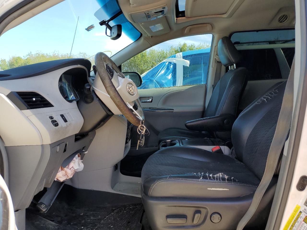 2012 Toyota Sienna - Image 7
