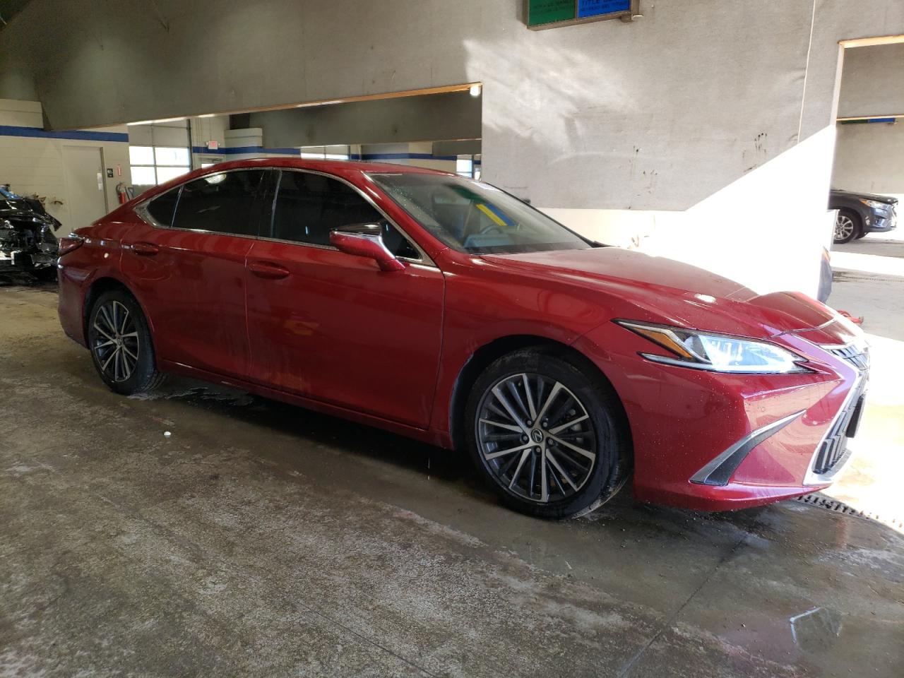 2023 Lexus ES - Image 4