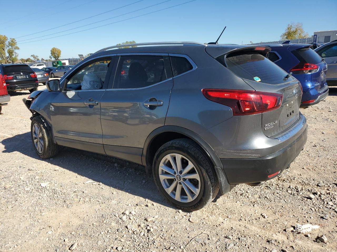 2019 Nissan Rogue - Image 2