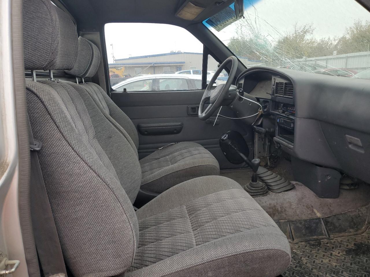 1990 Toyota Pickup - Image 10