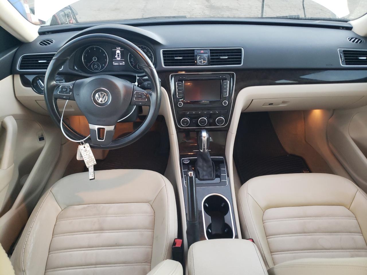 2014 Volkswagen Passat - Image 8