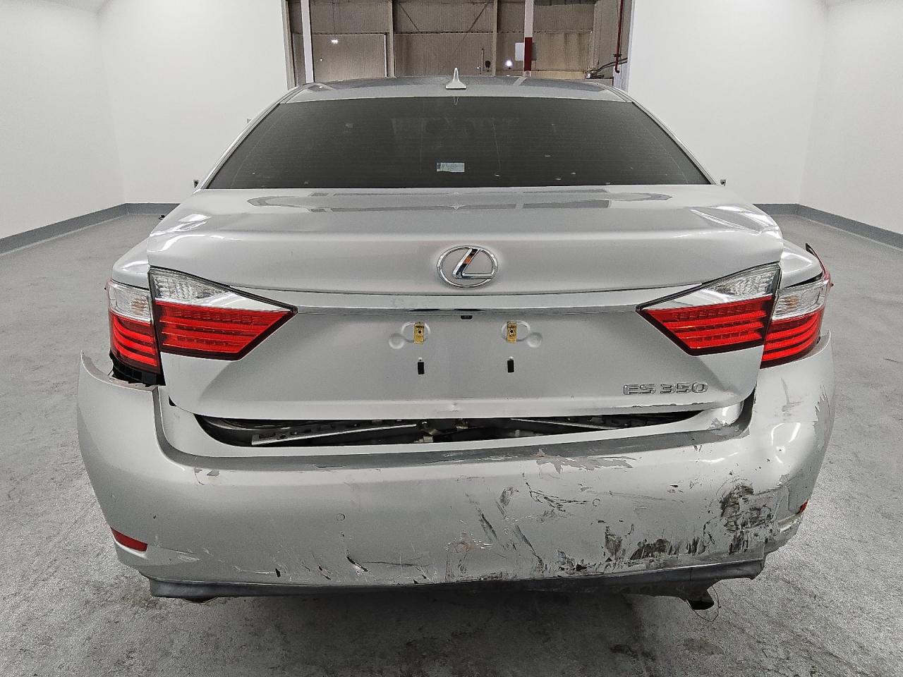 2014 Lexus ES - Image 6