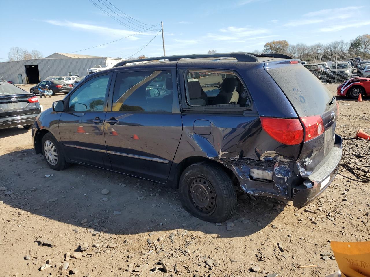 2007 Toyota Sienna - Image 2
