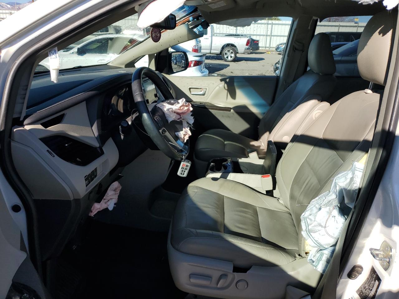2015 Toyota Sienna - Image 7