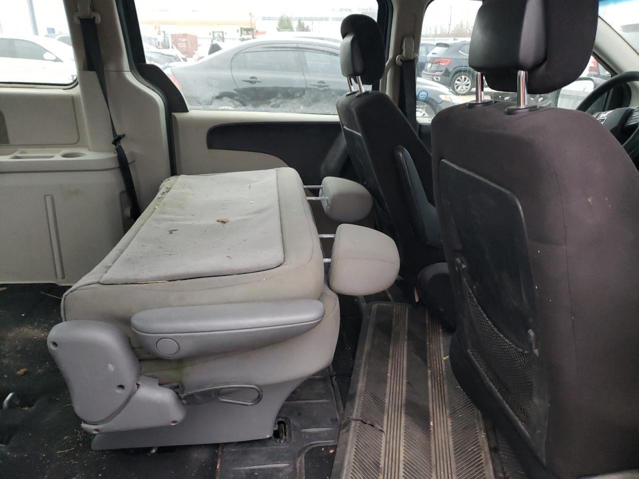 2012 Dodge Caravan - Image 11