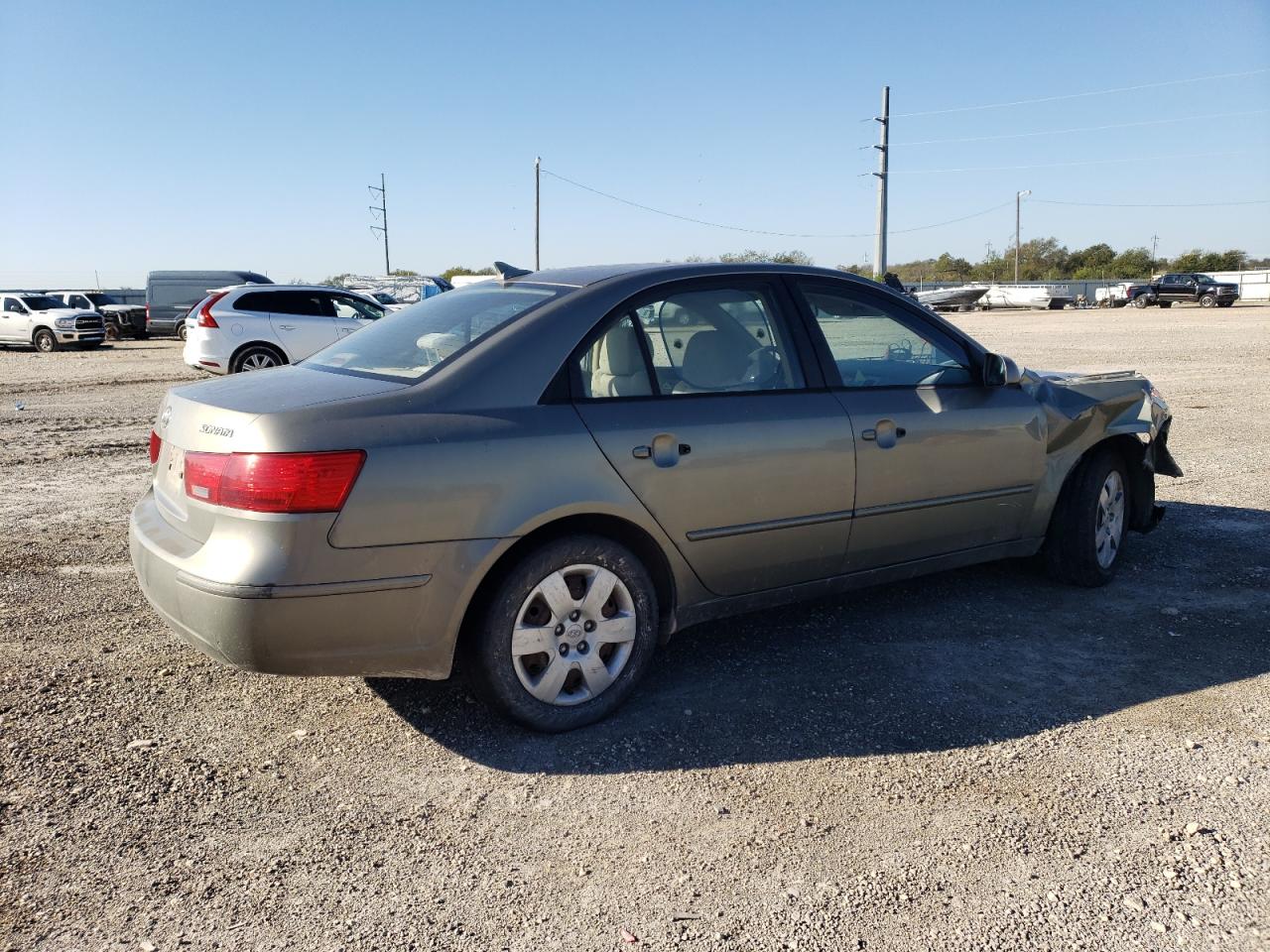 2010 Hyundai Sonata - Image 3