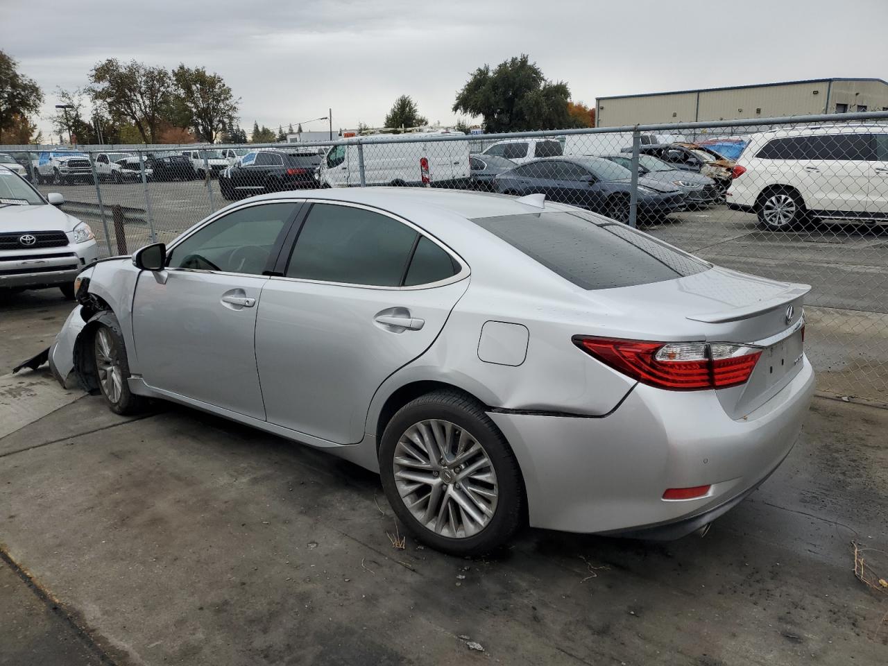 VIN JTHBK1GG9F2200804 2015 LEXUS ES350 no.2