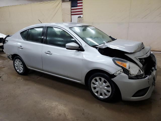  NISSAN VERSA 2019 Сріблястий