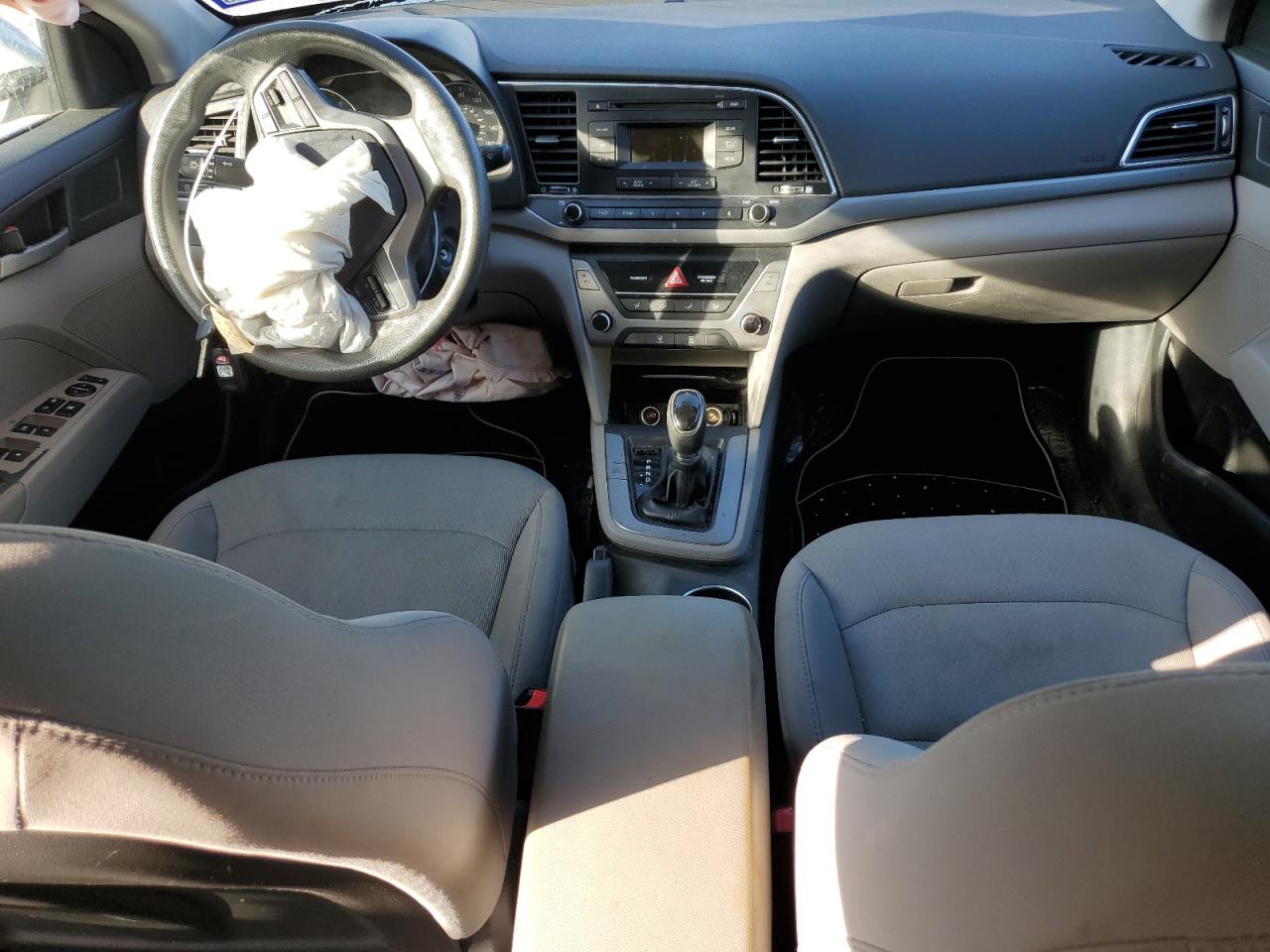 2017 Hyundai Elantra - Image 8