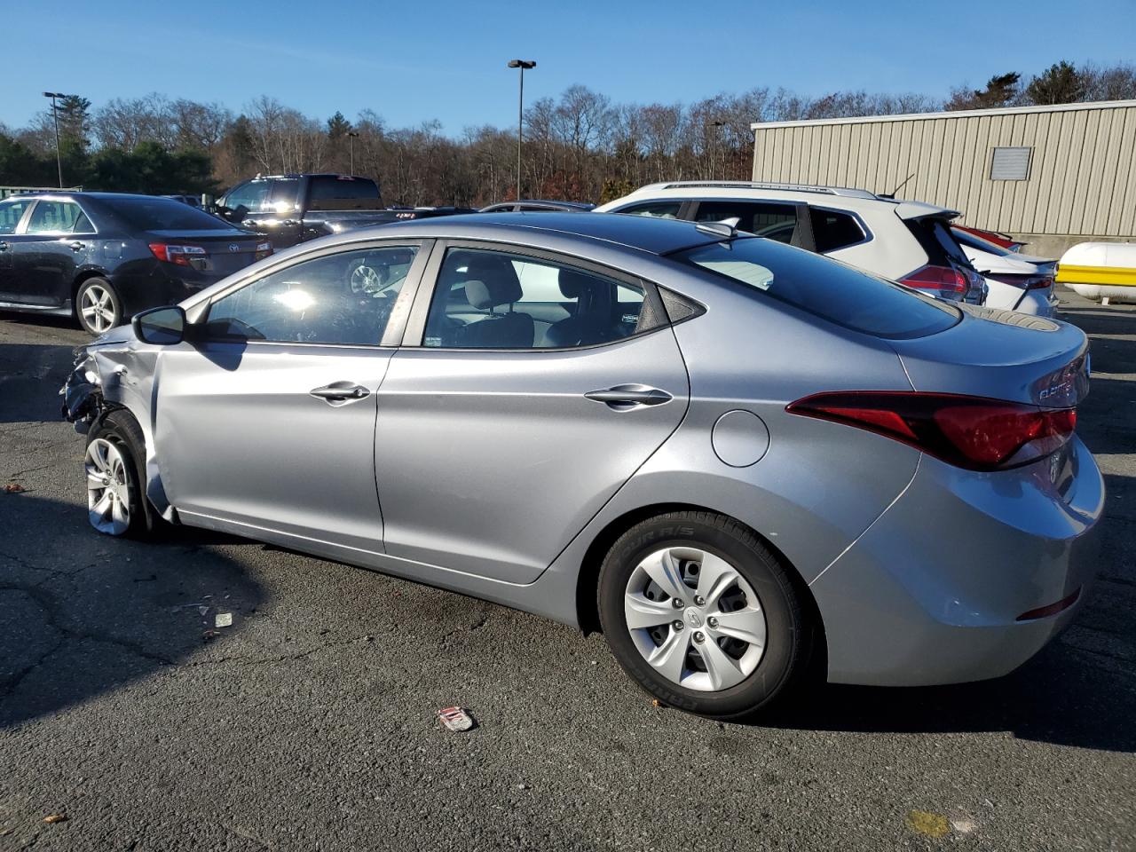 2016 Hyundai Elantra - Image 2