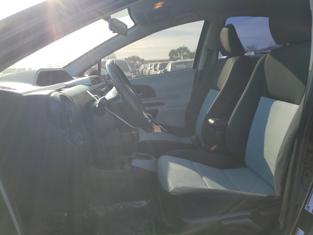 2012 Toyota Prius C VIN: JTDKDTB36C1527769 Lot: 81192664